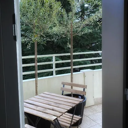 The Fahouse Apartment *